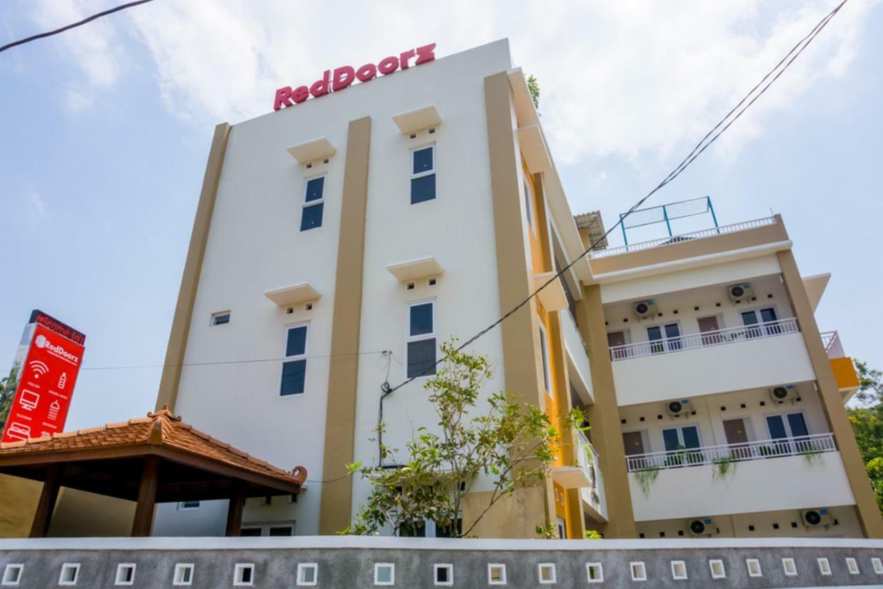 Reddoorz Syariah Near Taman Pelangi Monjali Hotell Melati Exteriör bild