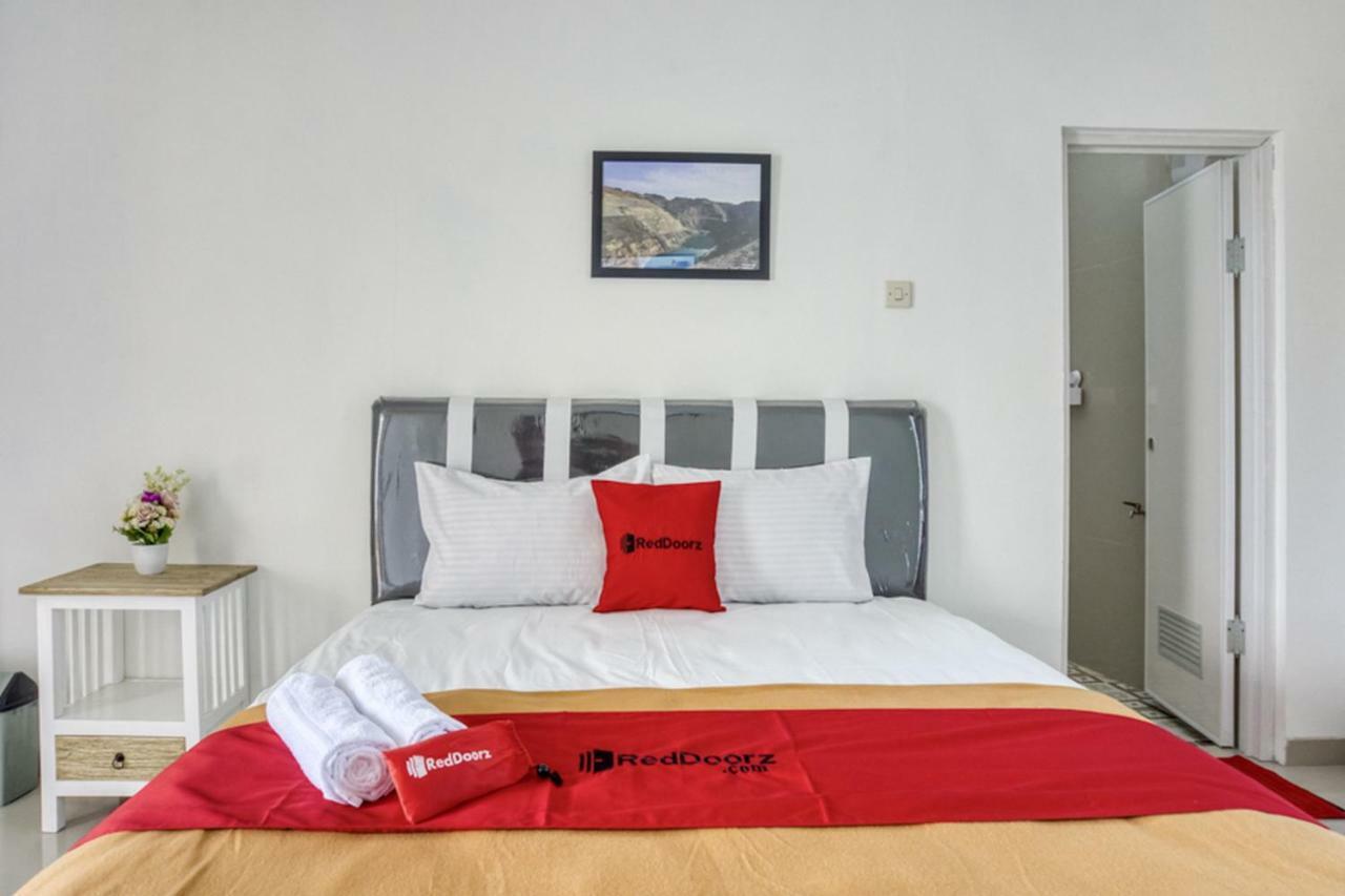 Reddoorz Syariah Near Taman Pelangi Monjali Hotell Melati Exteriör bild