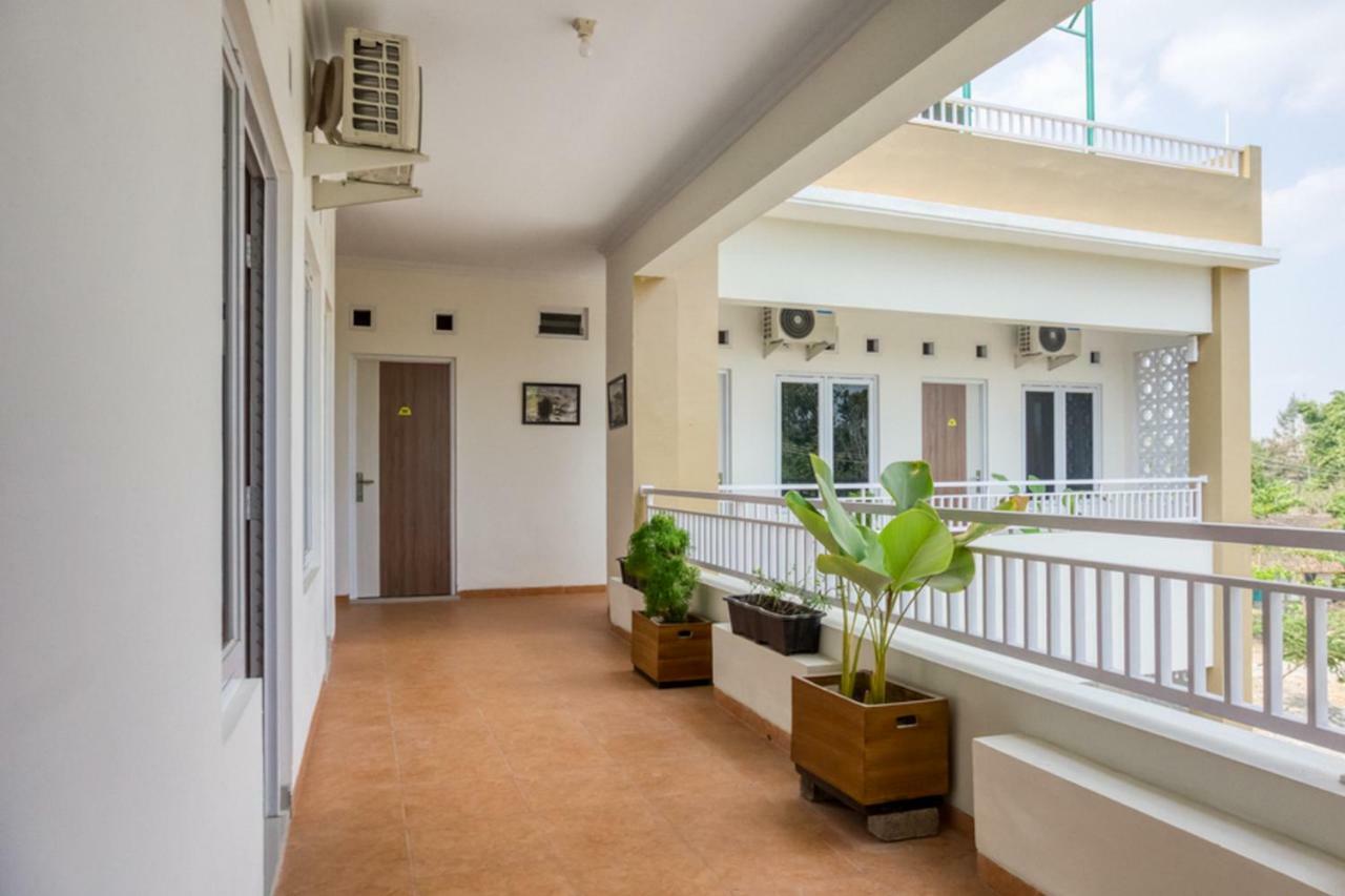 Reddoorz Syariah Near Taman Pelangi Monjali Hotell Melati Exteriör bild